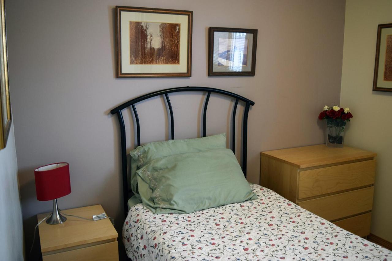 The Dewberry Homestay B&B Edmonton Dış mekan fotoğraf