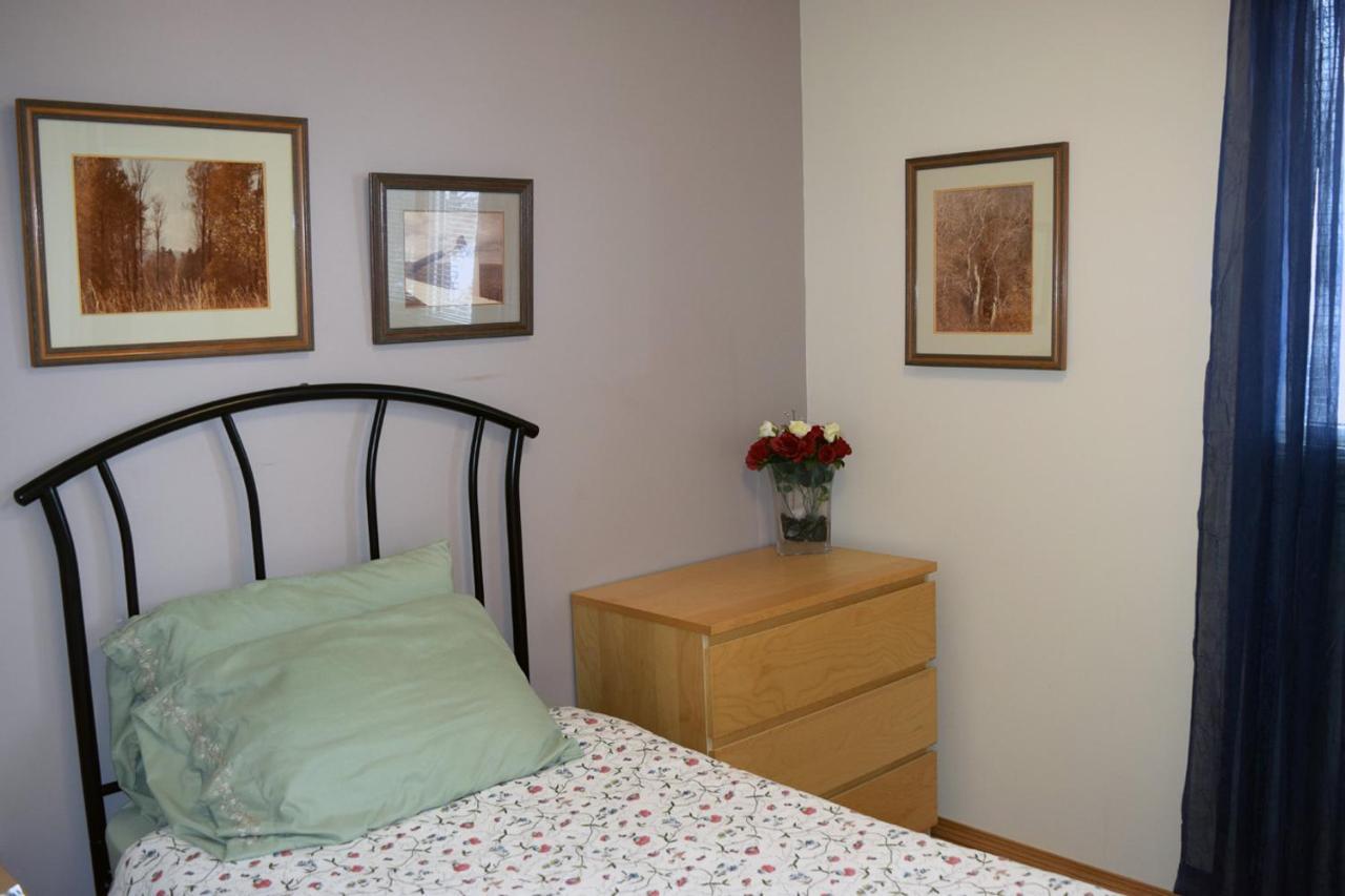 The Dewberry Homestay B&B Edmonton Dış mekan fotoğraf