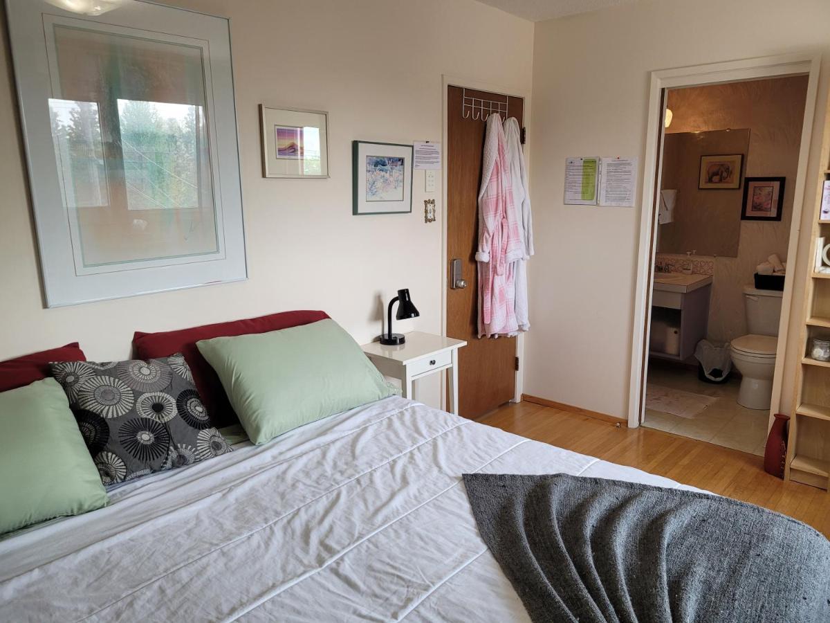 The Dewberry Homestay B&B Edmonton Dış mekan fotoğraf