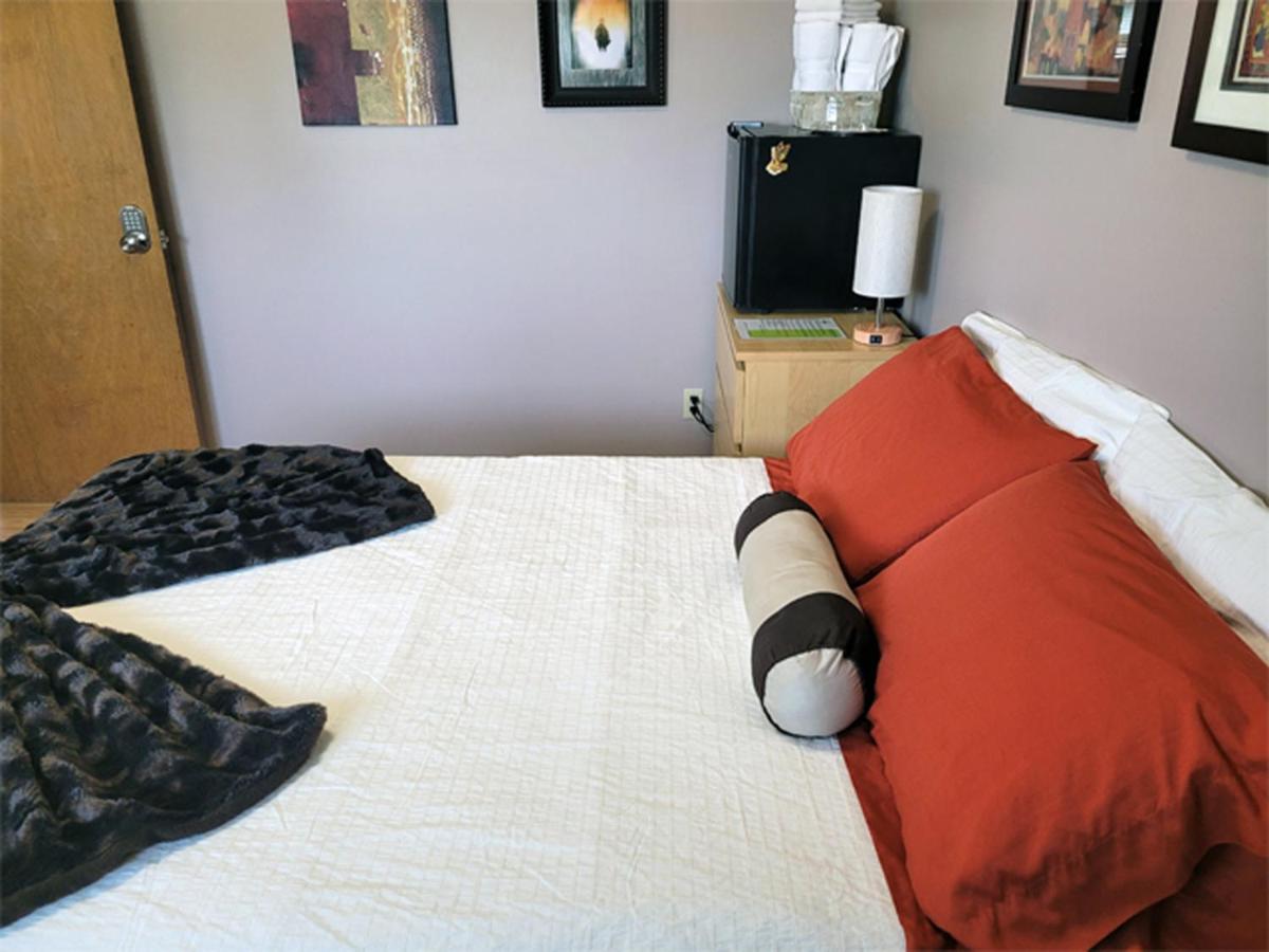 The Dewberry Homestay B&B Edmonton Dış mekan fotoğraf