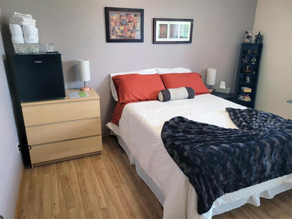 The Dewberry Homestay B&B Edmonton Dış mekan fotoğraf