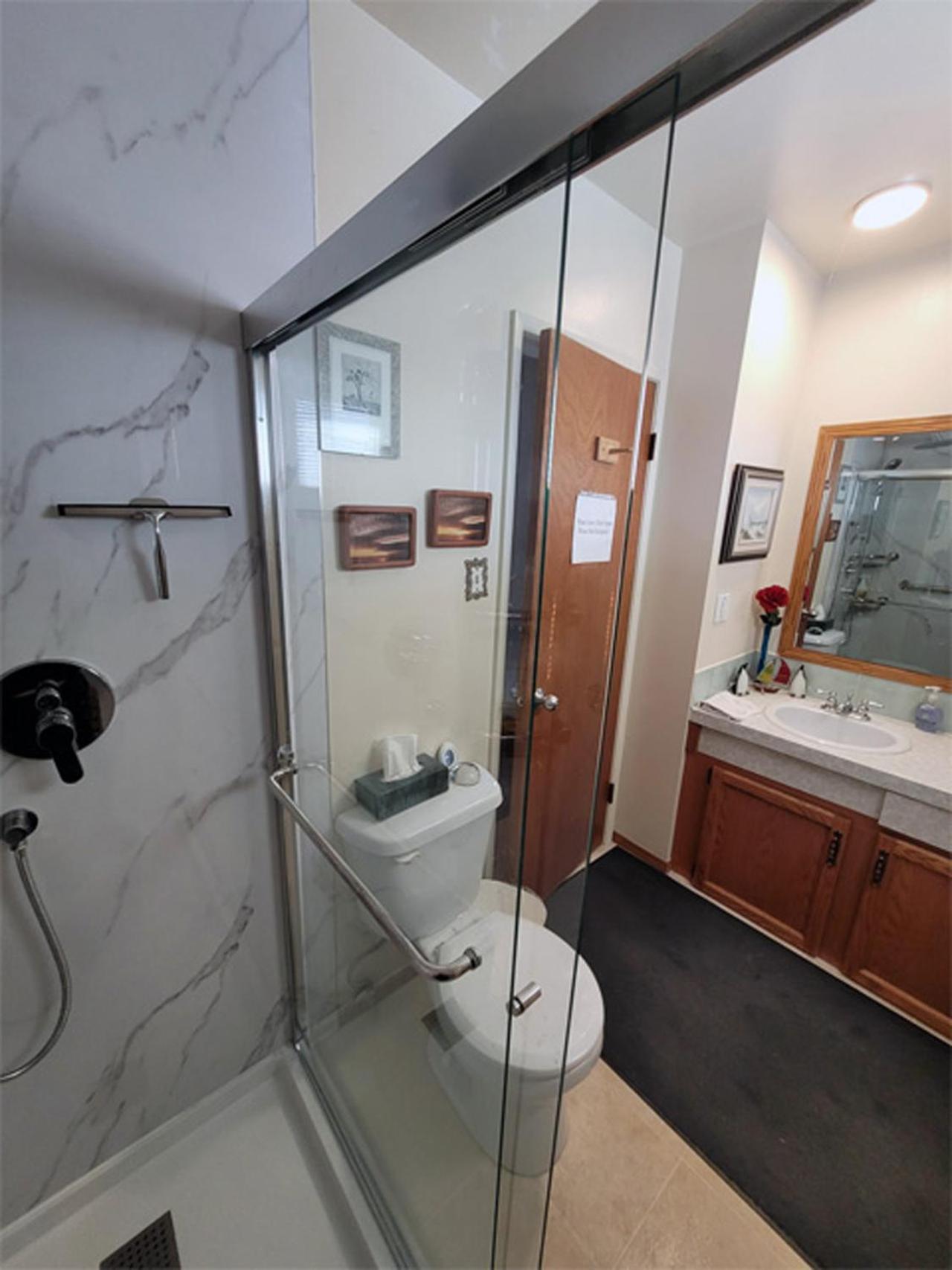 The Dewberry Homestay B&B Edmonton Dış mekan fotoğraf