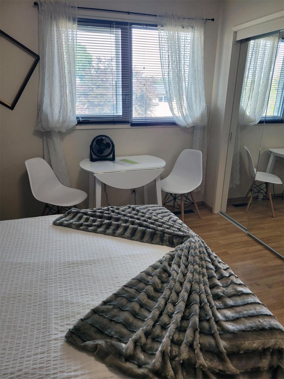 The Dewberry Homestay B&B Edmonton Dış mekan fotoğraf