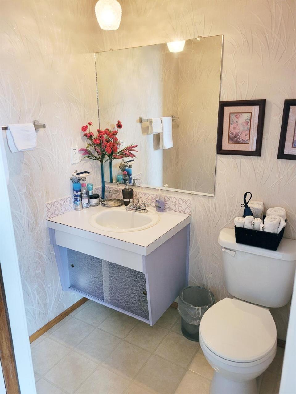 The Dewberry Homestay B&B Edmonton Dış mekan fotoğraf